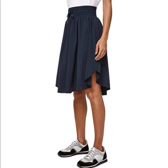 Lululemon The Everyday Skirt in True Navy - Picture 1 of 6